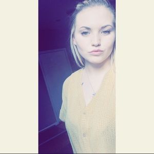 Meet your Posher, Alexis